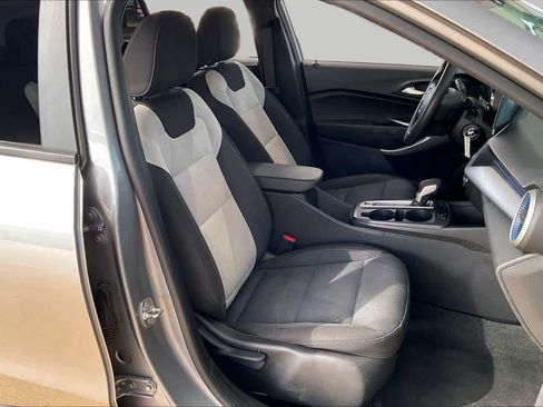 Used 2024 Chevrolet Trax LS w/ LS Convenience Package FWD image 8