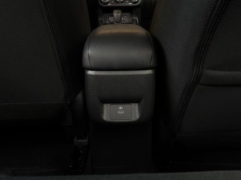 Used 2025 Nissan Versa SV FWD image 12