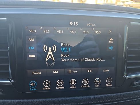 Used 2018 Chrysler Pacifica Limited w/ Tire & Wheel Group FWD image 23