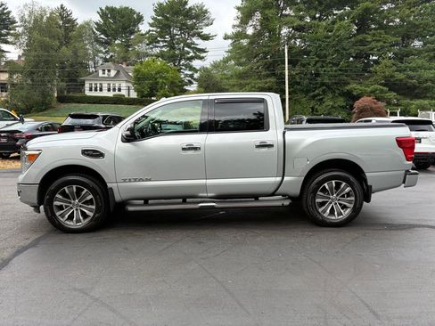 Used 2017 Nissan Titan SL AWD/4WD image 9