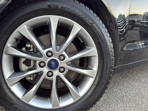 Certified 2017 Ford Fusion SE w/ Fusion SE Technology Package image 9