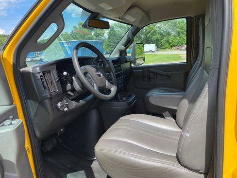 Used 2021 GMC Savana 3500 Extended w/ Power Convenience Package RWD image 6