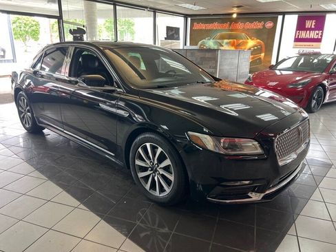 Used 2017 Lincoln Continental Premiere image 4
