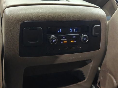 Used 2017 GMC Yukon SLT w/ Open Road Package AWD/4WD image 32