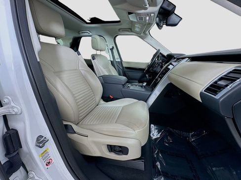 Used 2021 Land Rover Discovery S image 30