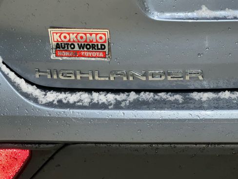 Used 2022 Toyota Highlander XLE image 10