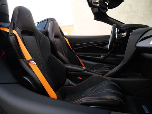 Used 2026 McLaren 750S Spider RWD image 11