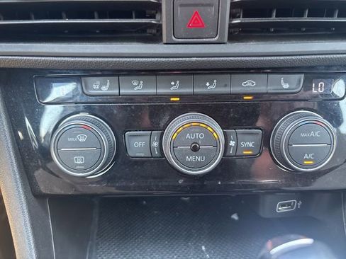 Used 2019 Volkswagen Jetta R-Line w/ R-Line Cold Weather Package FWD image 17