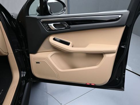 Certified 2026 Porsche Macan AWD/4WD image 29