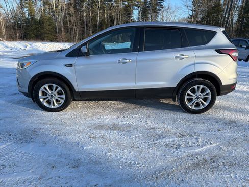 Used 2017 Ford Escape SE image 4
