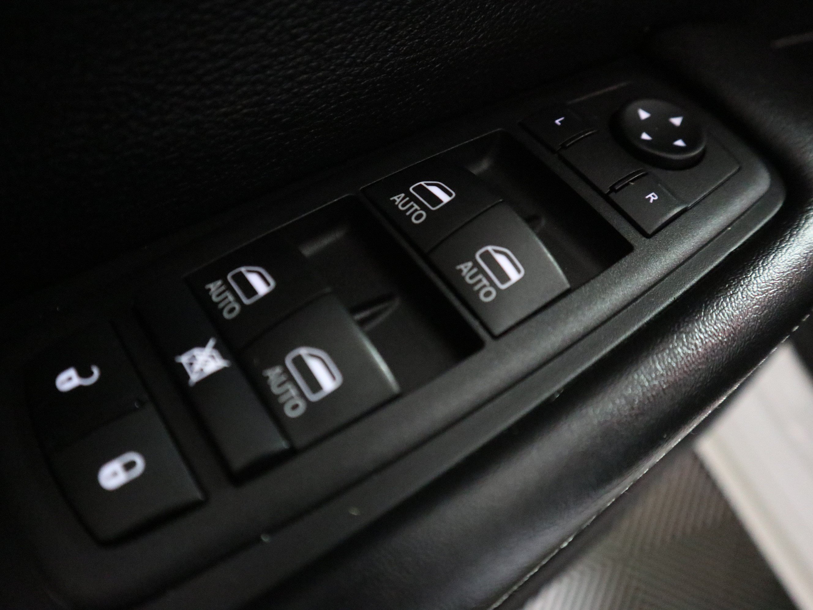 Used 2025 Chrysler Pacifica Select FWD image 35