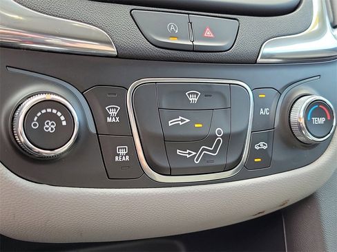 Used 2022 Chevrolet Equinox LS w/ LS Convenience Package image 26