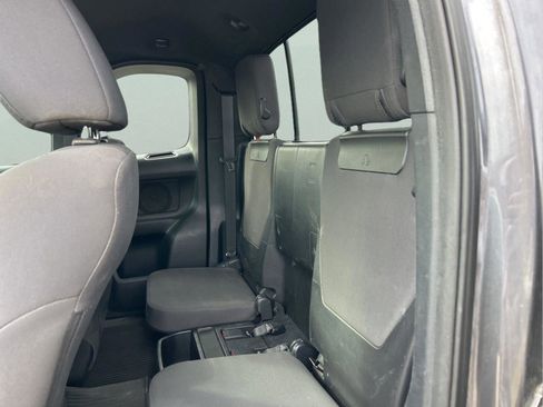 Used 2017 Toyota Tacoma TRD Sport image 29