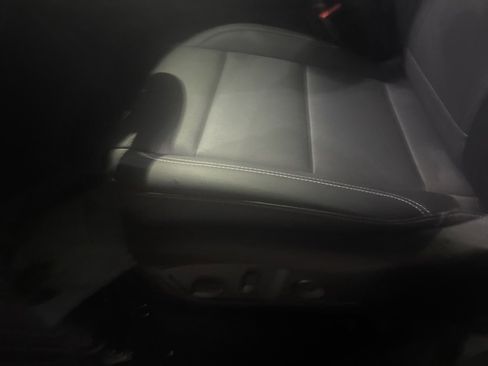 Used 2026 Chevrolet Traverse LT image 7