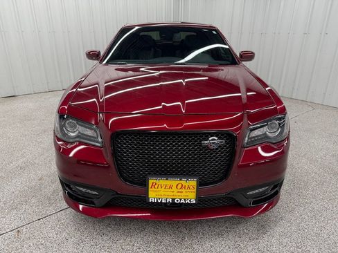 Used 2023 Chrysler 300 C RWD image 2