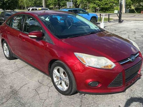 Used 2014 Ford Focus SE FWD image 2