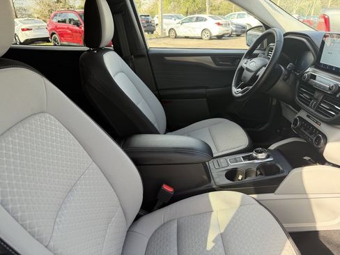 Used 2024 Ford Escape Active image 9