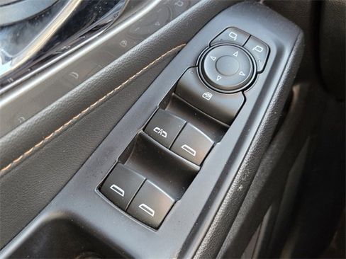 Used 2020 Chevrolet Traverse LT image 24