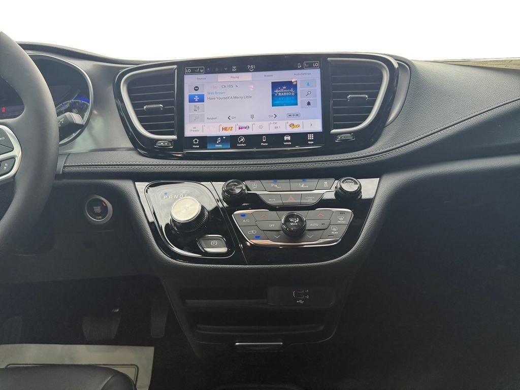 New 2026 Chrysler Pacifica Select FWD image 11