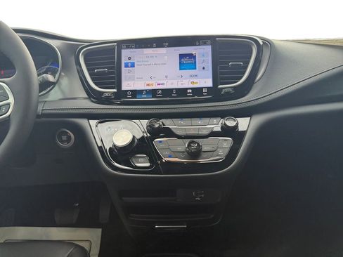 New 2026 Chrysler Pacifica Select image 11