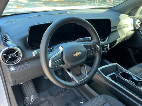 Used 2025 Chevrolet Equinox LT image 29