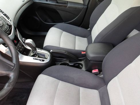 Used 2014 Chevrolet Cruze LS FWD image 15