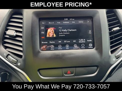 Used 2019 Jeep Cherokee Latitude w/ Cold Weather Group AWD/4WD image 31