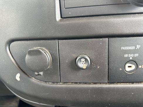 Used 2018 Chevrolet Express 2500 image 25