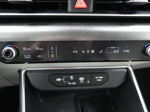 New 2025 Kia Carnival SX w/ SX Dark Edition Package FWD image 21