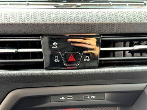 Certified 2022 Volkswagen GTI SE image 22