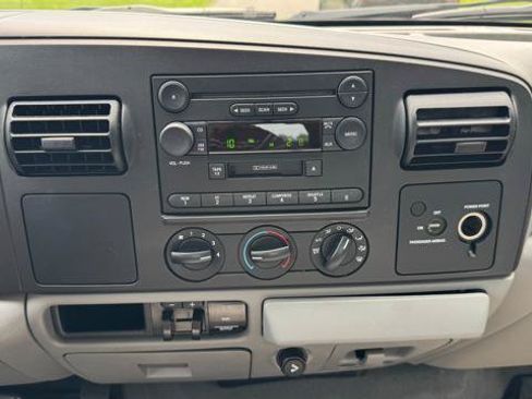 Used 2006 Ford F250 XL RWD image 17
