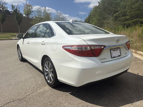 Used 2017 Toyota Camry XLE w/ Moonroof Package image 7