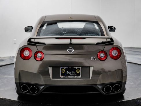 Used 2009 Nissan GT-R Premium image 16