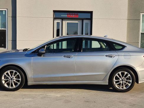 Used 2019 Ford Fusion SE FWD image 3