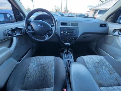 Used 2005 Ford Focus SE image 12