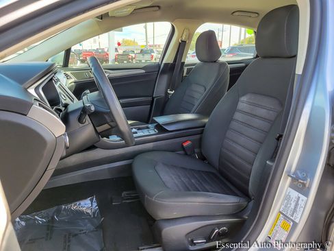 Used 2020 Ford Fusion SE image 9