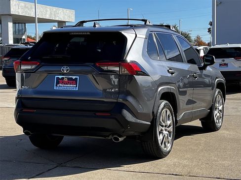 Used 2021 Toyota RAV4 XLE Premium image 4