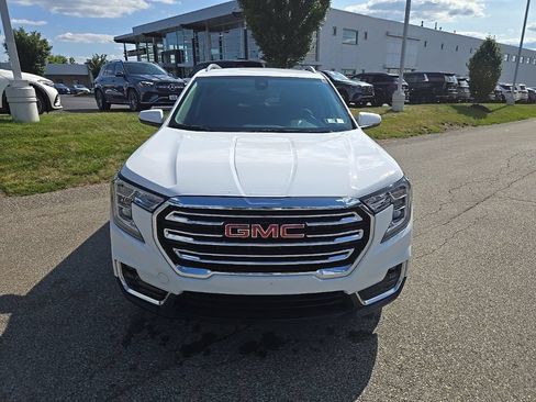 Used 2024 GMC Terrain SLT AWD/4WD image 11