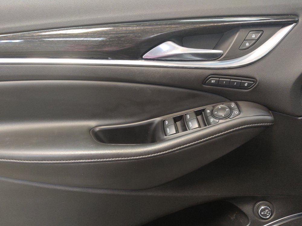 Used 2020 Buick Enclave Avenir w/ Avenir Technology Package FWD image 27