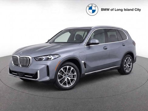 New 2026 BMW X5 xDrive50e w/ Premium Package AWD/4WD image 3