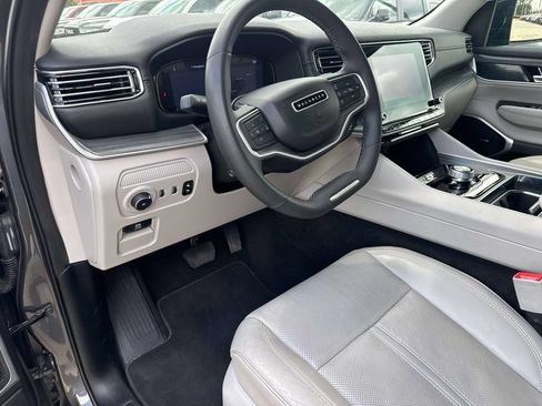 Used 2024 Jeep Wagoneer Series II w/ Flexible Seating Group RWD image 5