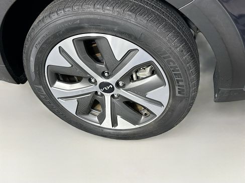 Used 2022 Kia Niro EX Premium image 11