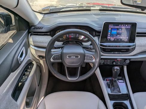 Certified 2022 Jeep Compass Latitude FWD image 11