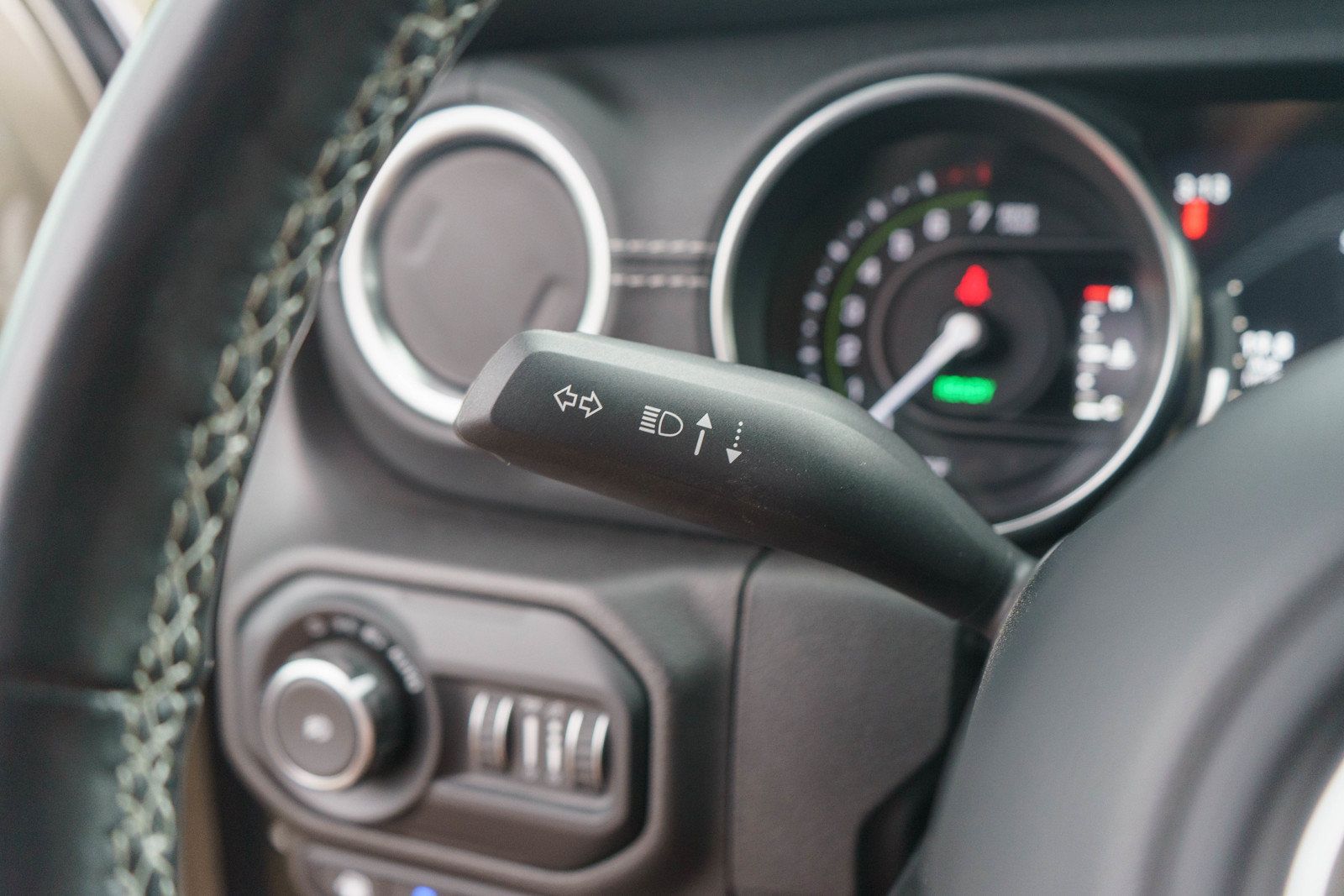 Used 2022 Jeep Wrangler Unlimited Sahara w/ Cold Weather Group AWD/4WD image 22