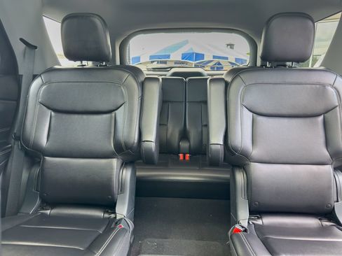Used 2021 Ford Explorer XLT w/ Equipment Group 202A AWD/4WD image 31