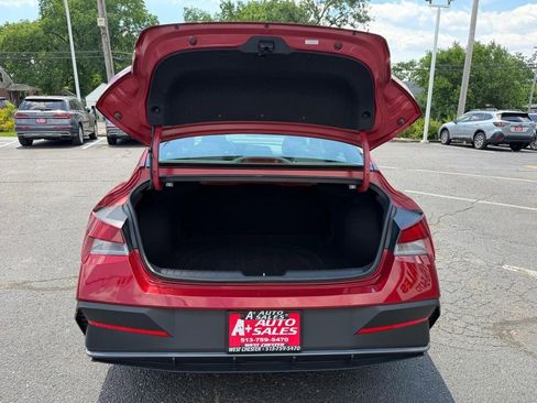 Used 2024 Hyundai Elantra SEL FWD image 18