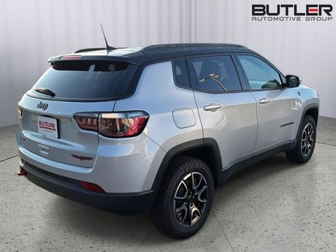 Used 2025 Jeep Compass Trailhawk AWD/4WD image 6