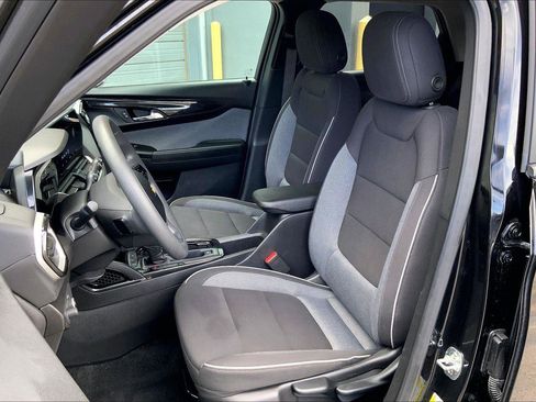 Used 2025 Chevrolet TrailBlazer LT FWD image 25