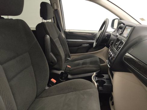 Used 2019 Dodge Grand Caravan SE w/ UConnect Hands-Free Group image 21