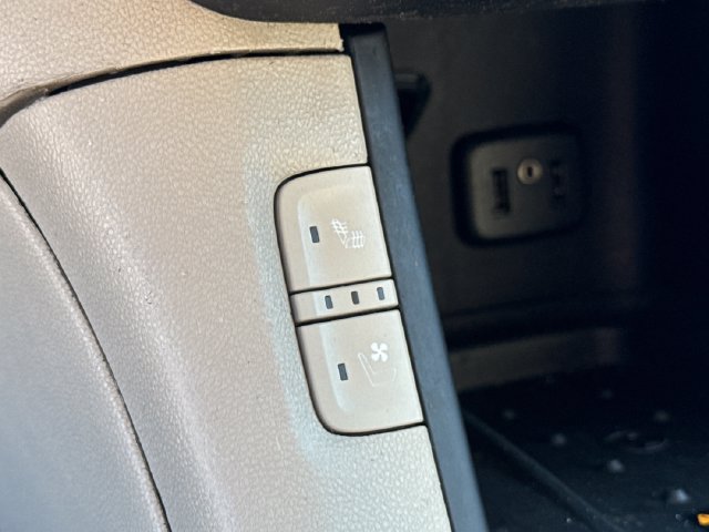 Used 2017 GMC Acadia Denali w/ Technology Package FWD image 29